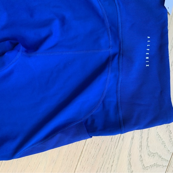 Matching sports bra and shorts with pockets NWT - Picture 11 of 11